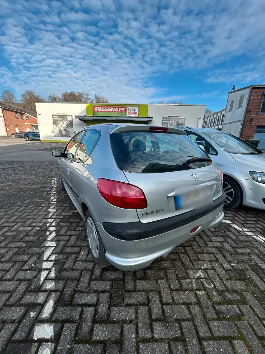 Gebraucht Peugeot 206 75 PS (55 kW) 2003 Silber Kleinwagen
