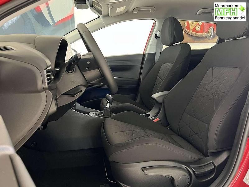 Gebraucht Hyundai Bayon Trend 120 PS (88 kW) 2024 Dragon red pearl SUV