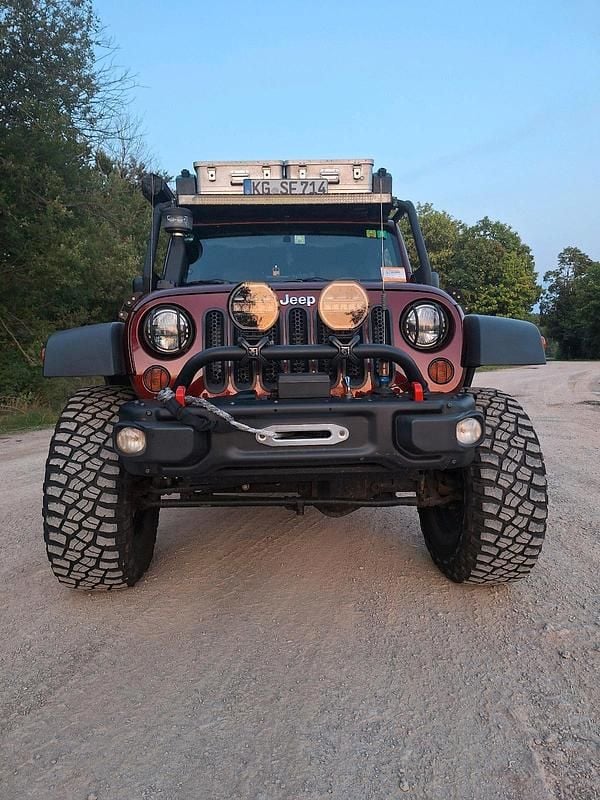 Rot Gebraucht 2010 Jeep Wrangler Rubicon SUV | 29.999 € - Bild 1/4
