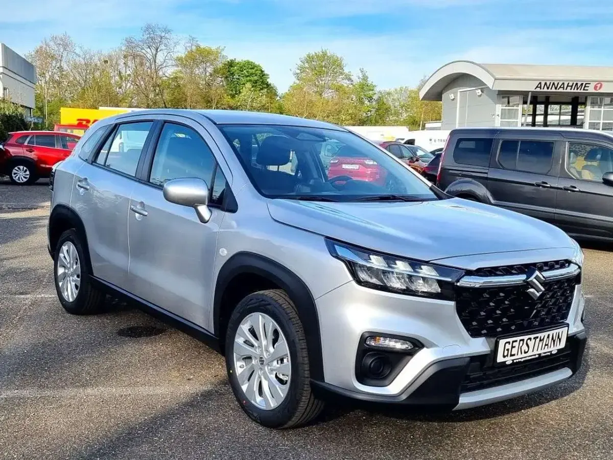 Neu Suzuki SX4 S-Cross 129 PS (94 kW) 2026 Silky silver metallic SUV
