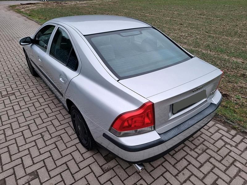 Gebraucht Volvo S60 140 PS (102 kW) 2001 Silber Limousine