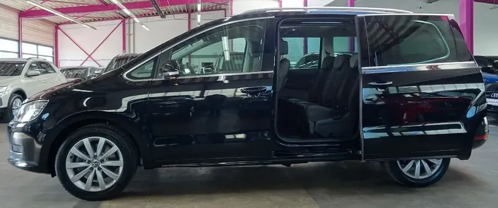 Gebraucht VW Sharan 150 PS (110 kW) 2022 Schwarz Van / Kleinbus