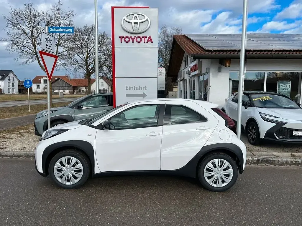 Gebraucht Toyota Aygo X X-play 72 PS (52 kW) 2024 Weiß SUV