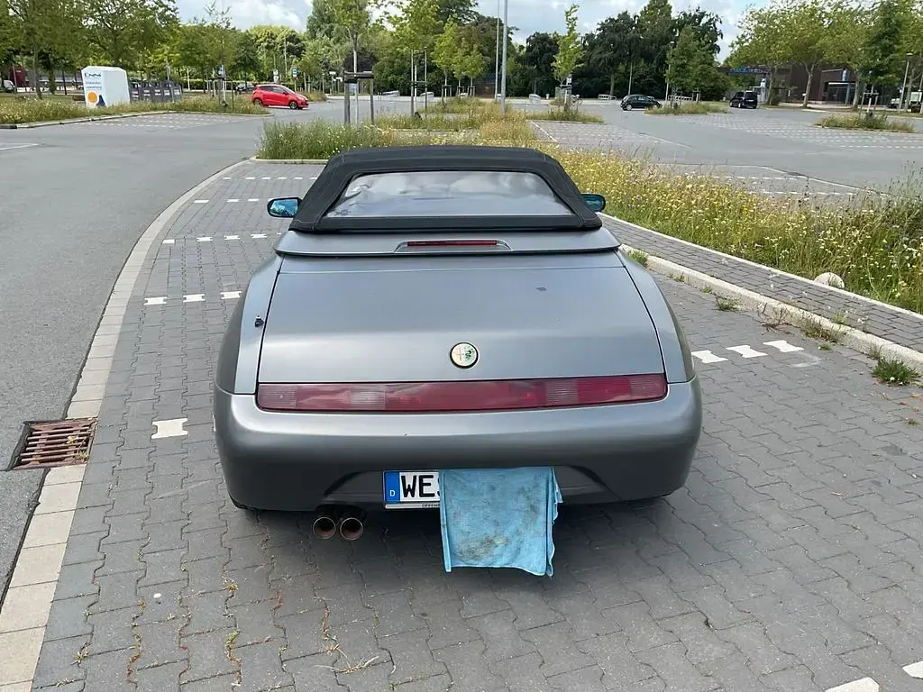 Gebraucht Alfa Romeo Spider 150 PS (110 kW) 2000 Grau Cabrio