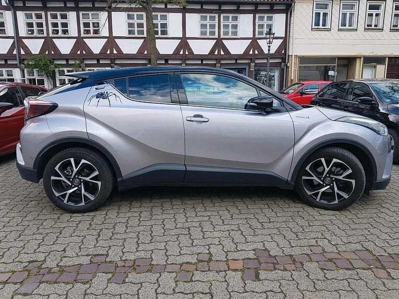 Silber Gebraucht 2016 Toyota C-HR Style SUV | 16.666 € (Fairer Preis) - Bild 1/4