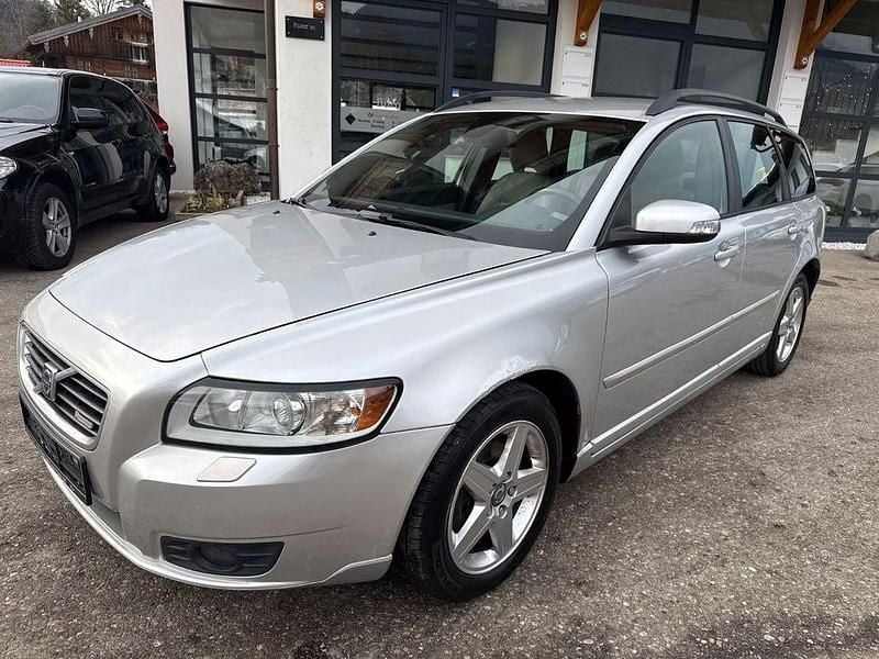 Silber Gebraucht 2007 Volvo V50 Momentum Kombi | 1.200 € (Superpreis) - Bild 1/4