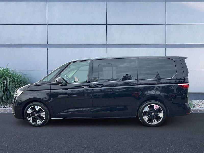 Gebraucht VW Multivan Life 150 PS (110 kW) 2025 Deep black perleffekt Van