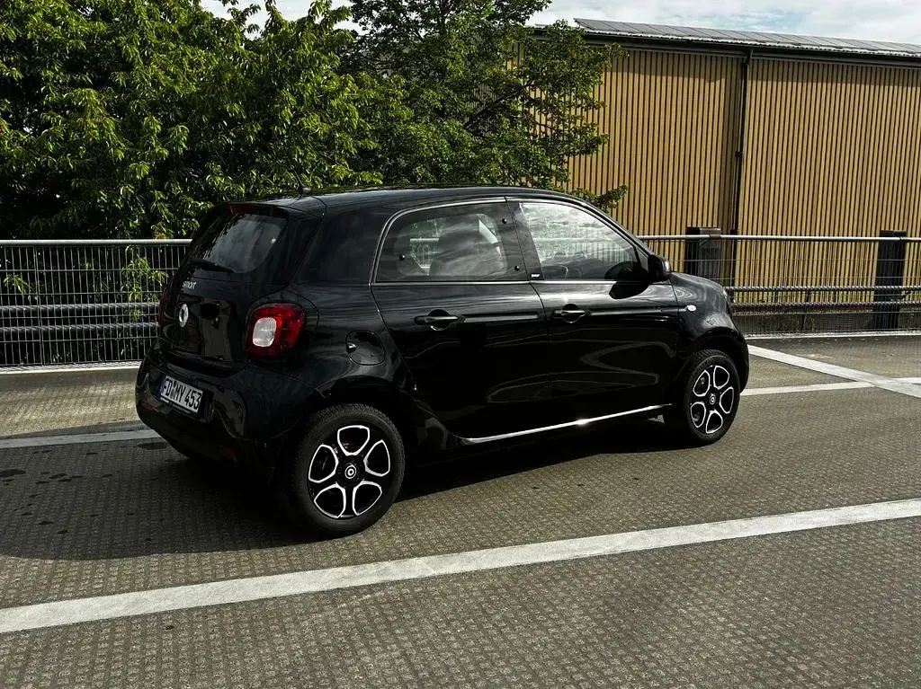 Gebraucht Smart ForFour Passion 71 PS (52 kW) 2018 Schwarz Kleinwagen