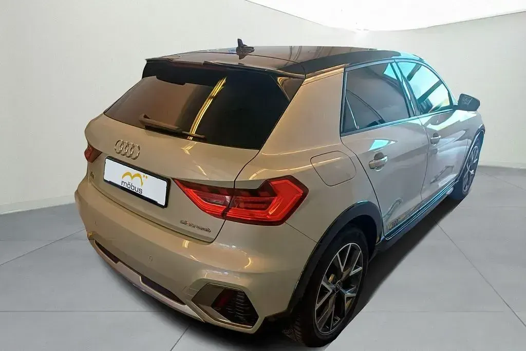 Gebraucht Audi A1 Ambiente 110 PS (80 kW) 2023 Tausilber metallic SUV