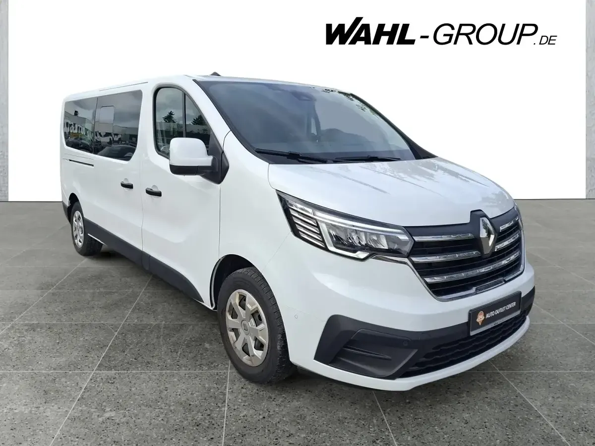 Gebraucht Renault Trafic Life 150 PS (110 kW) 2023 Weiß Van / Kleinbus