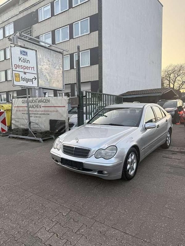 Silber Gebraucht 2004 Mercedes C200 Limousine | 4.299 € (Fairer Preis) - Bild 1/4