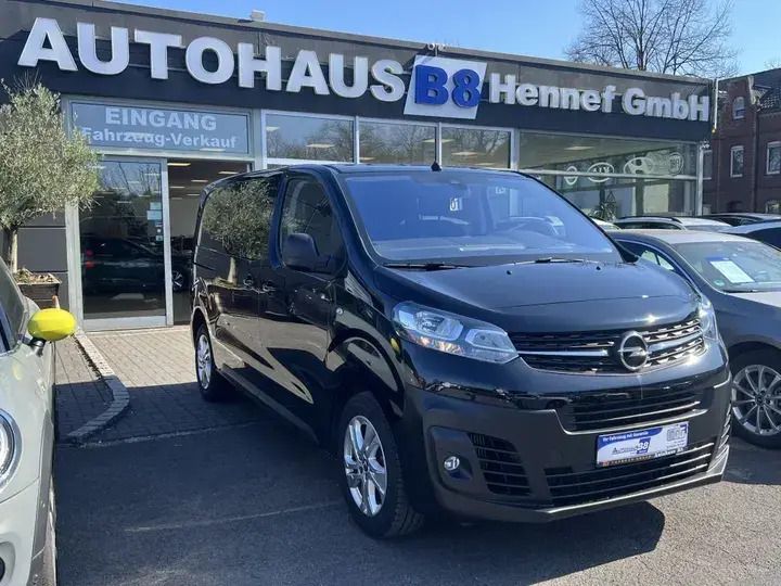 Schwarz Gebraucht 2024 Opel Vivaro Selection Van | 32.950 € (Fairer Preis) - Bild 1/4
