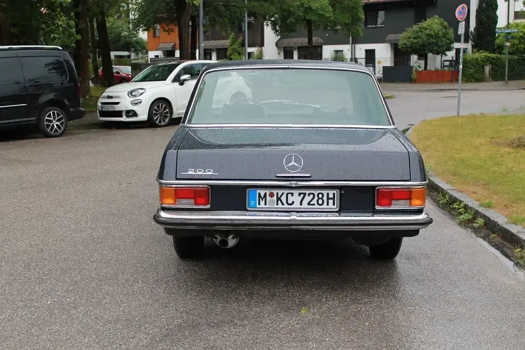 Gebraucht Mercedes 200/8 95 PS (69 kW) 1972 Blau Limousine