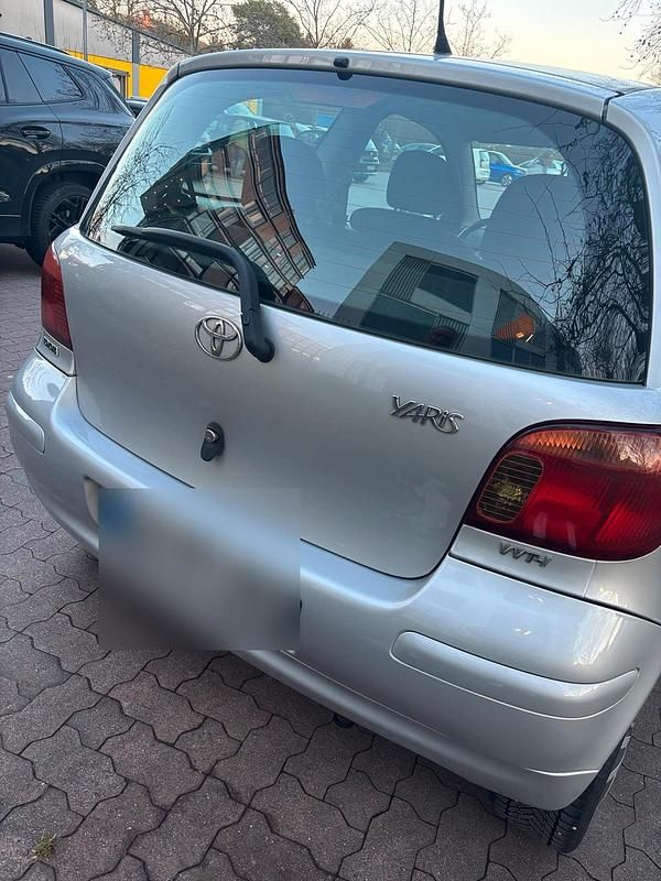 Gebraucht Toyota Yaris 80 PS (58 kW) 2004 Silber Kleinwagen