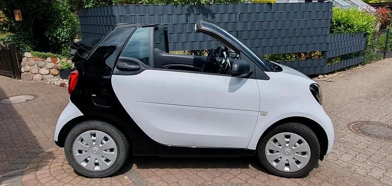 Gebraucht Smart ForTwo Cabrio Basis 71 PS (52 kW) 2019 Andere farben Cabrio