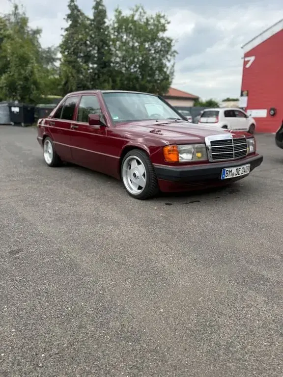 Gebraucht Mercedes 190 132 PS (97 kW) 1990 Rot Limousine
