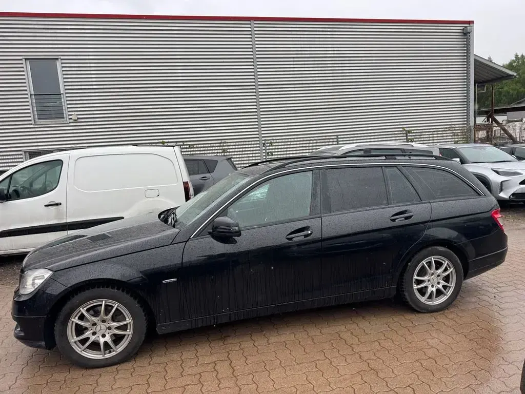 Gebraucht Mercedes C200 Elegance 136 PS (100 kW) 2010 Schwarz Limousine