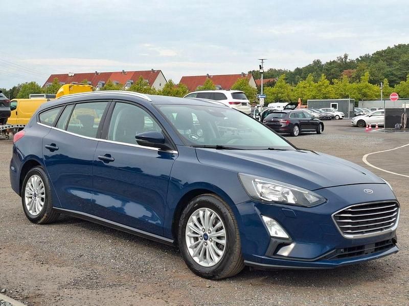 Blau Gebraucht 2020 Ford Focus Titanium Limousine | 8.999 € (Fairer Preis) - Bild 1/4