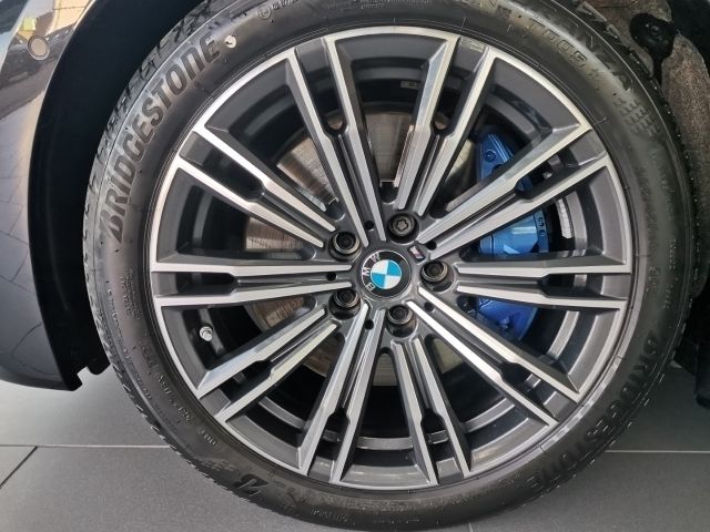 Gebraucht BMW 330 M Sport 389 PS (286 kW) 2021 Schwarz metallic black sapphire metallicschwarz Limousine