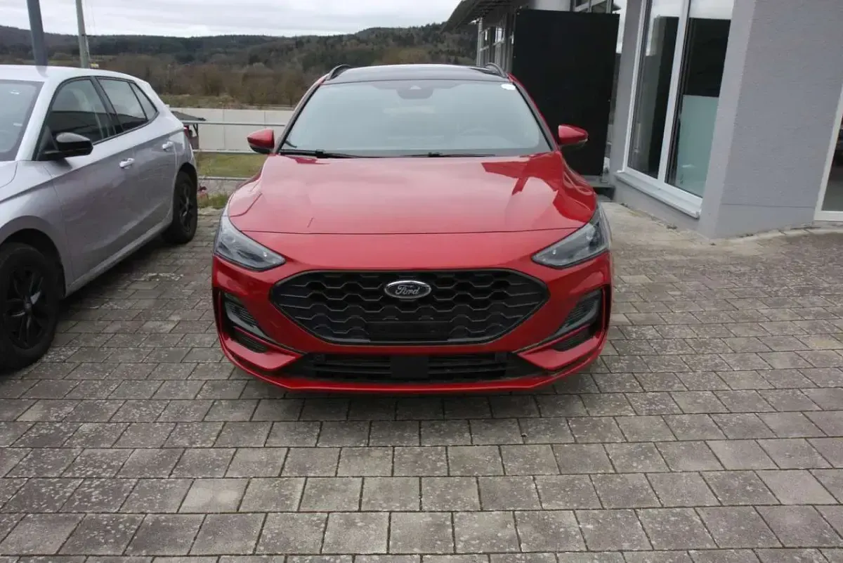 Usado Ford Focus ST-Line X 155 CV (114 kW) 2024 Rojo Familiar