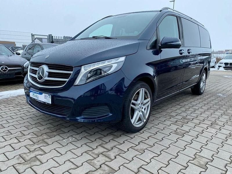 Gebraucht Mercedes V220 Edition 163 PS (119 kW) 2018 Blau Van / Kleinbus