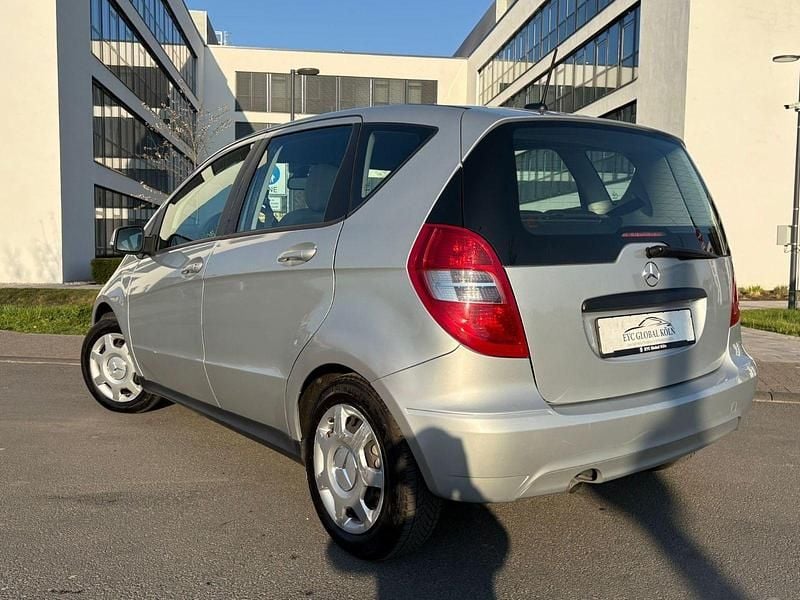 Gebraucht Mercedes A160 95 PS (69 kW) 2011 Silber Kleinwagen