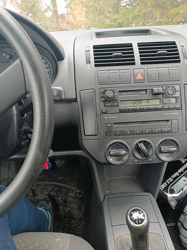 Gebraucht VW Polo 64 PS (47 kW) 2003 Silber Kleinwagen