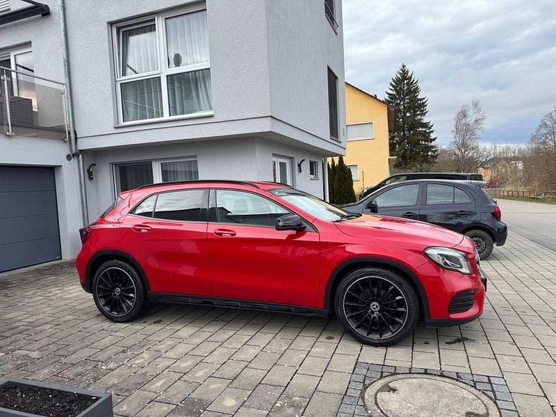 Gebraucht Mercedes GLA200 156 PS (114 kW) 2020 Rot SUV