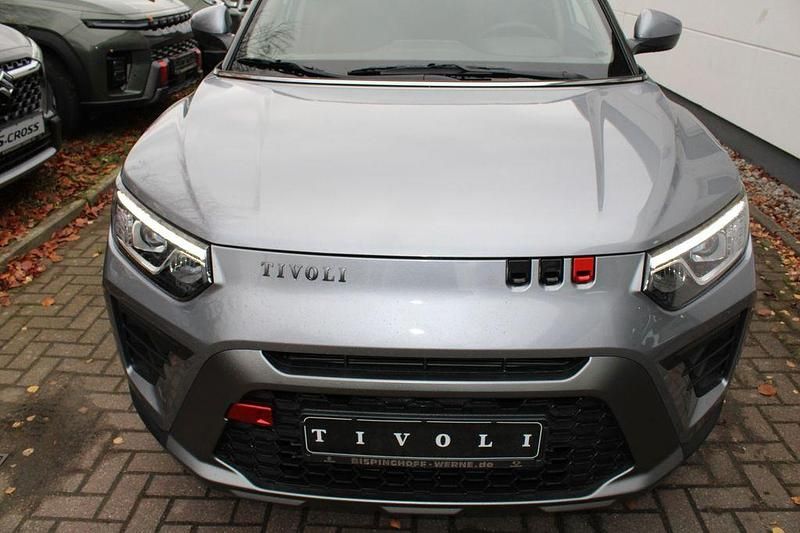 Neu SsangYong Tivoli 163 PS (119 kW) 2025 Grau SUV