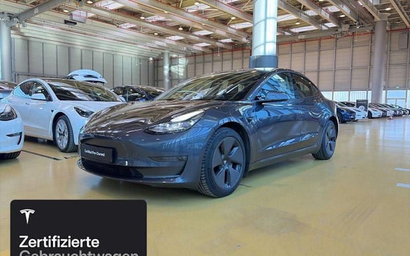 Silber Gebraucht 2021 Tesla Model 3 Long Range RWD Limousine | 28.300 € (Etwas zu teuer) - Bild 1/4