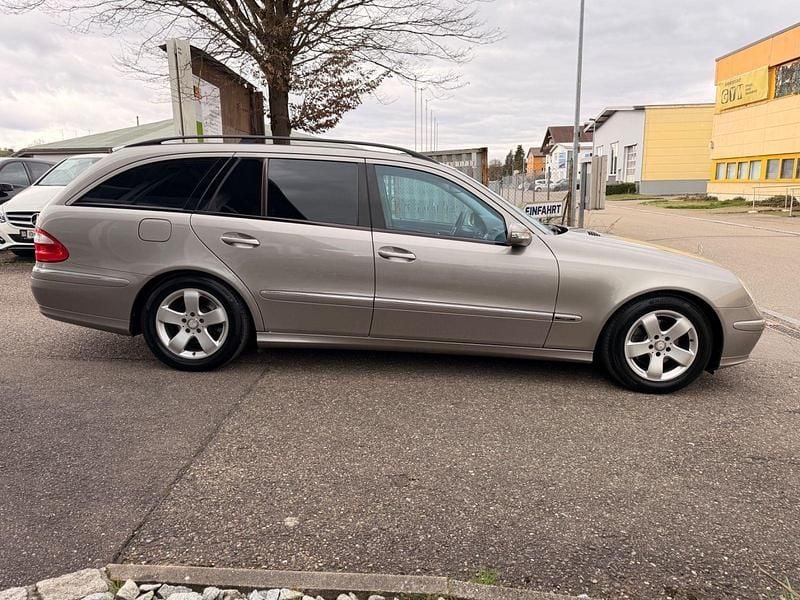 Gebraucht Mercedes E220 Avantgarde 150 PS (110 kW) 2006 Cubanitsilber Kombi