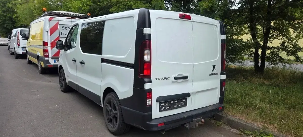 Gebraucht Renault Trafic 122 PS (89 kW) 2017 Weiß Van / Kleinbus