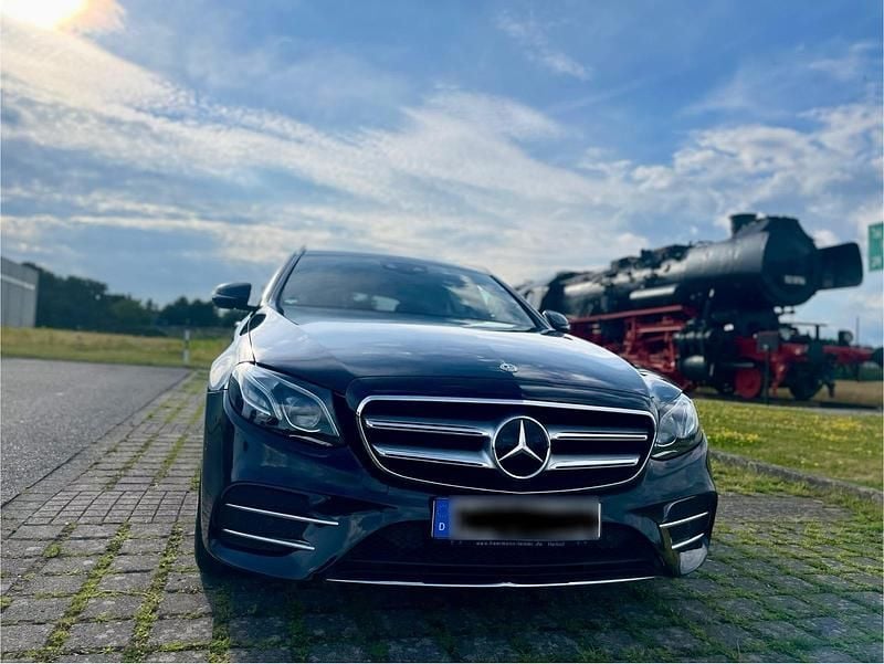 Schwarz Gebraucht 2017 Mercedes E400 AMG Kombi | 24.900 € (Superpreis) - Bild 1/4