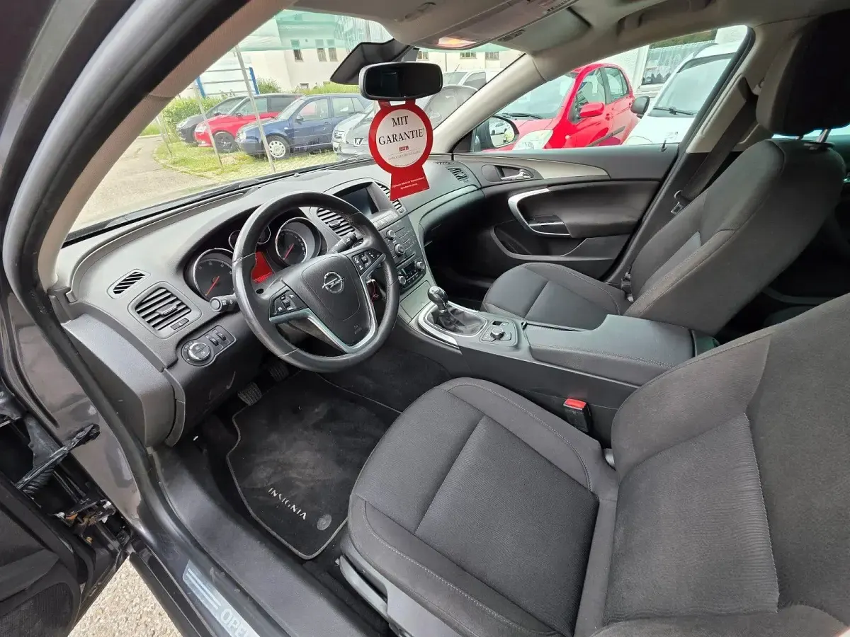 Gebraucht Opel Insignia Edition 160 PS (117 kW) 2011 Grau Limousine