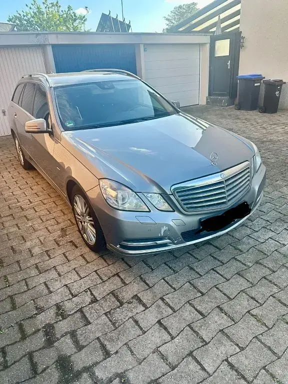 Gebraucht Mercedes E250 Elegance 204 PS (150 kW) 2011 Grau Limousine