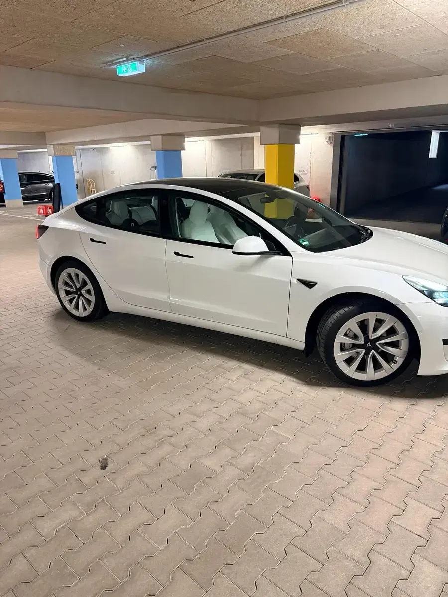 Gebraucht Tesla Model 3 Standard Range 239 kW (325 PS) 2021 Weiß Limousine
