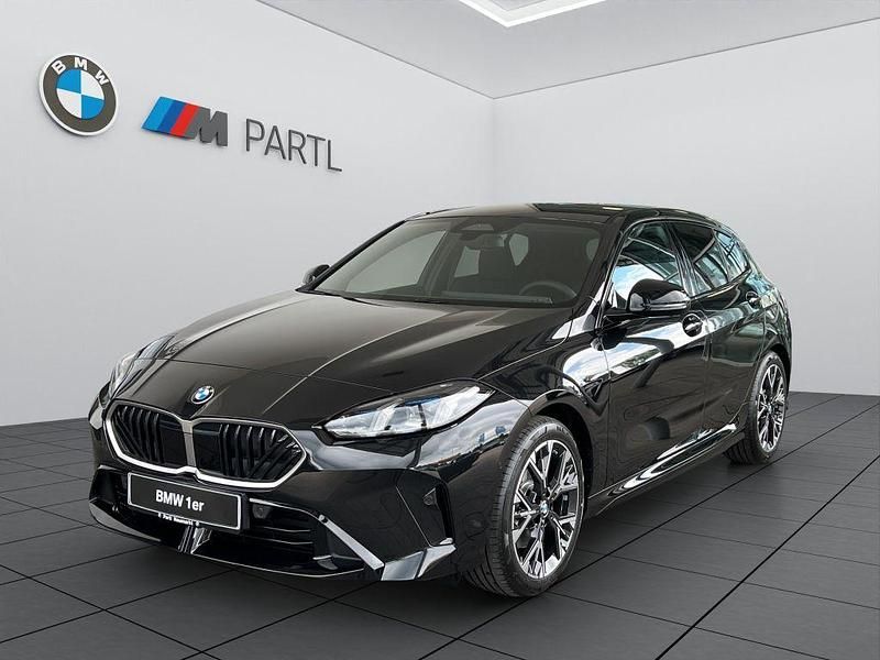 Black sapphire Neu 2025 BMW 120 M Sport Kleinwagen | 44.480 € (Etwas zu teuer) - Bild 1/4