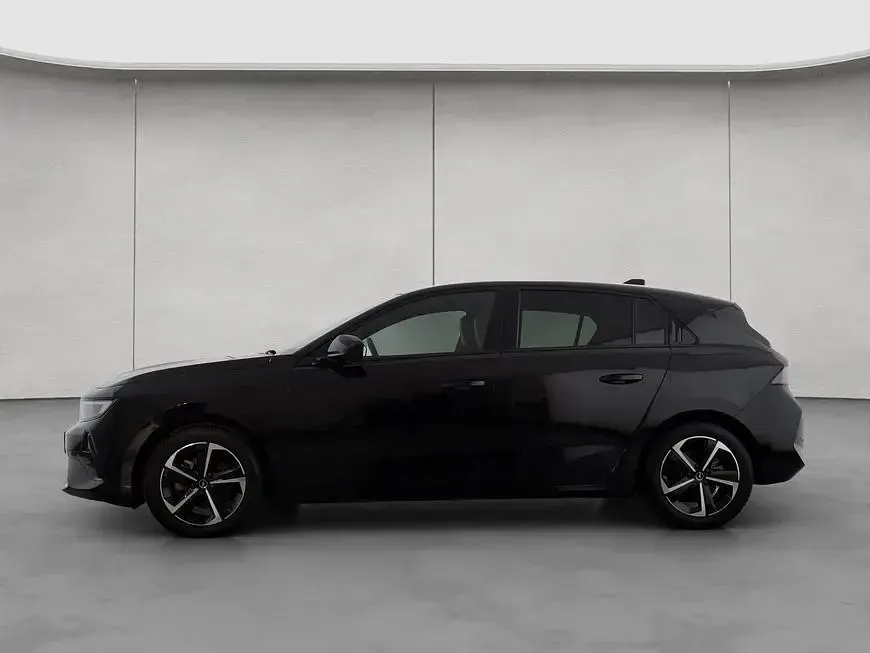 Gebraucht Opel Astra 131 PS (96 kW) 2025 Schwarz Kleinwagen