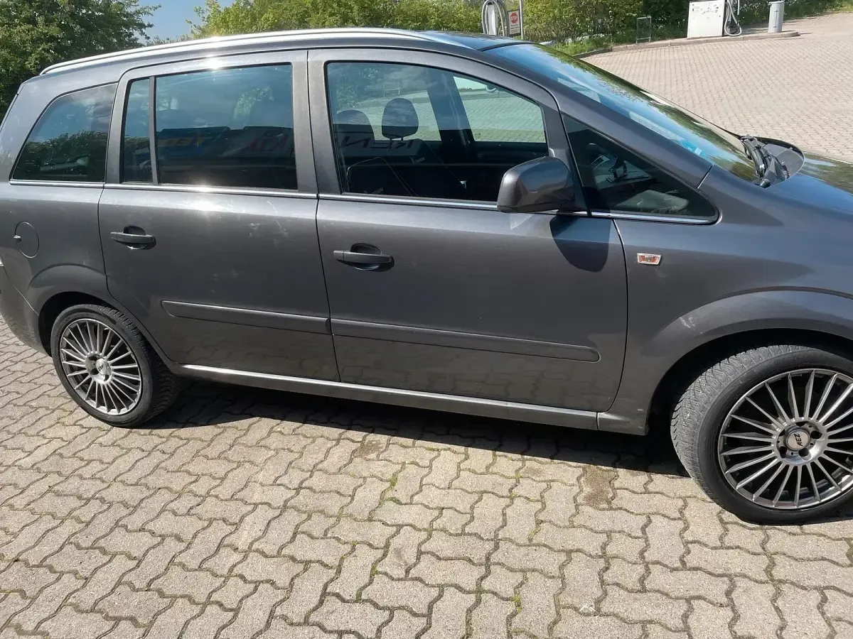 Gebraucht Opel Zafira 115 PS (84 kW) 2009 Schwarz Van / Kleinbus