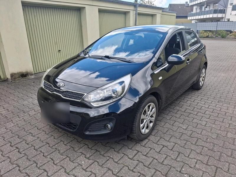 Second-hand Kia Rio 75 CP (55 kW) 2014 Negru Berlinǎ