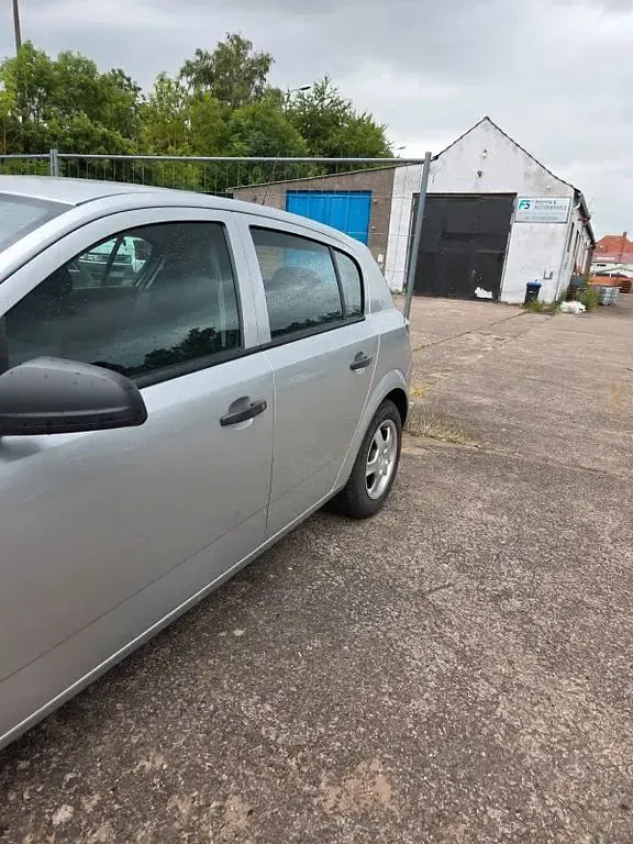 Gebraucht Opel Astra Edition 90 PS (66 kW) 2009 Silber Limousine