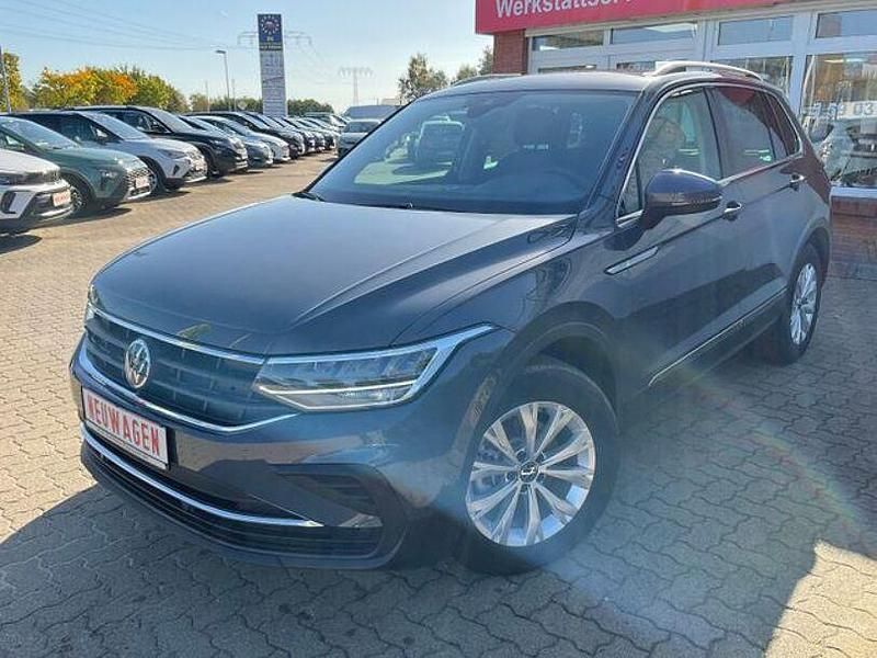 Grau Gebraucht 2022 VW Tiguan Life SUV | 32.395 € (Teuer) - Bild 1/4
