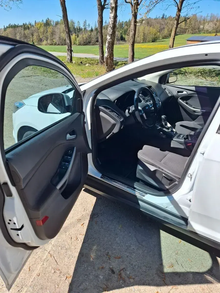 Używany Ford Focus SYNC Edition 101 KM (74 kW) 2014 Biały Kombi