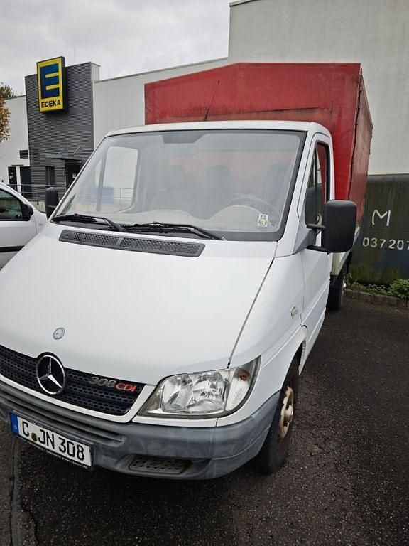 Weiß Gebraucht 2003 Mercedes Sprinter Van | 8.500 € (Etwas zu teuer) - Bild 1/4