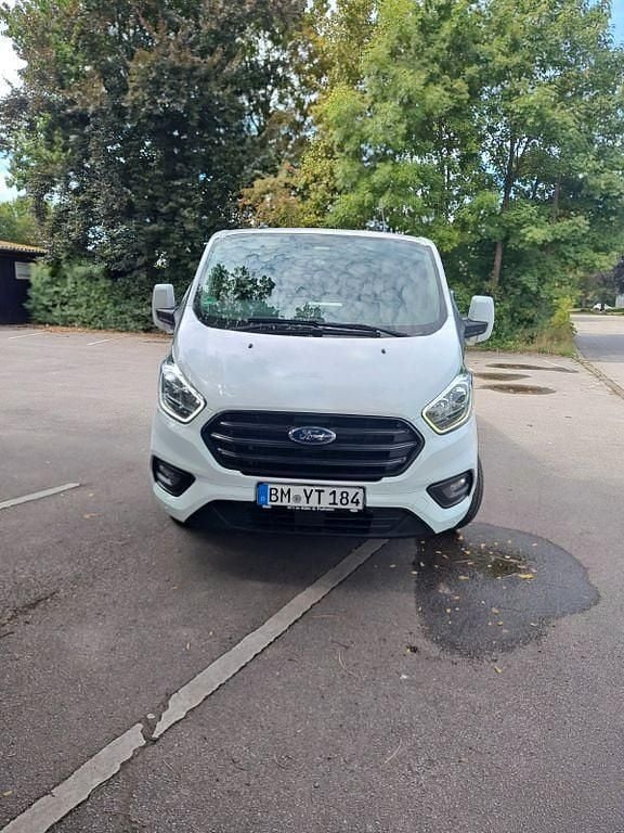 Weiß Gebraucht 2021 Ford Tourneo Custom Van / Kleinbus | 19.450 € (Fairer Preis) - Bild 1/4
