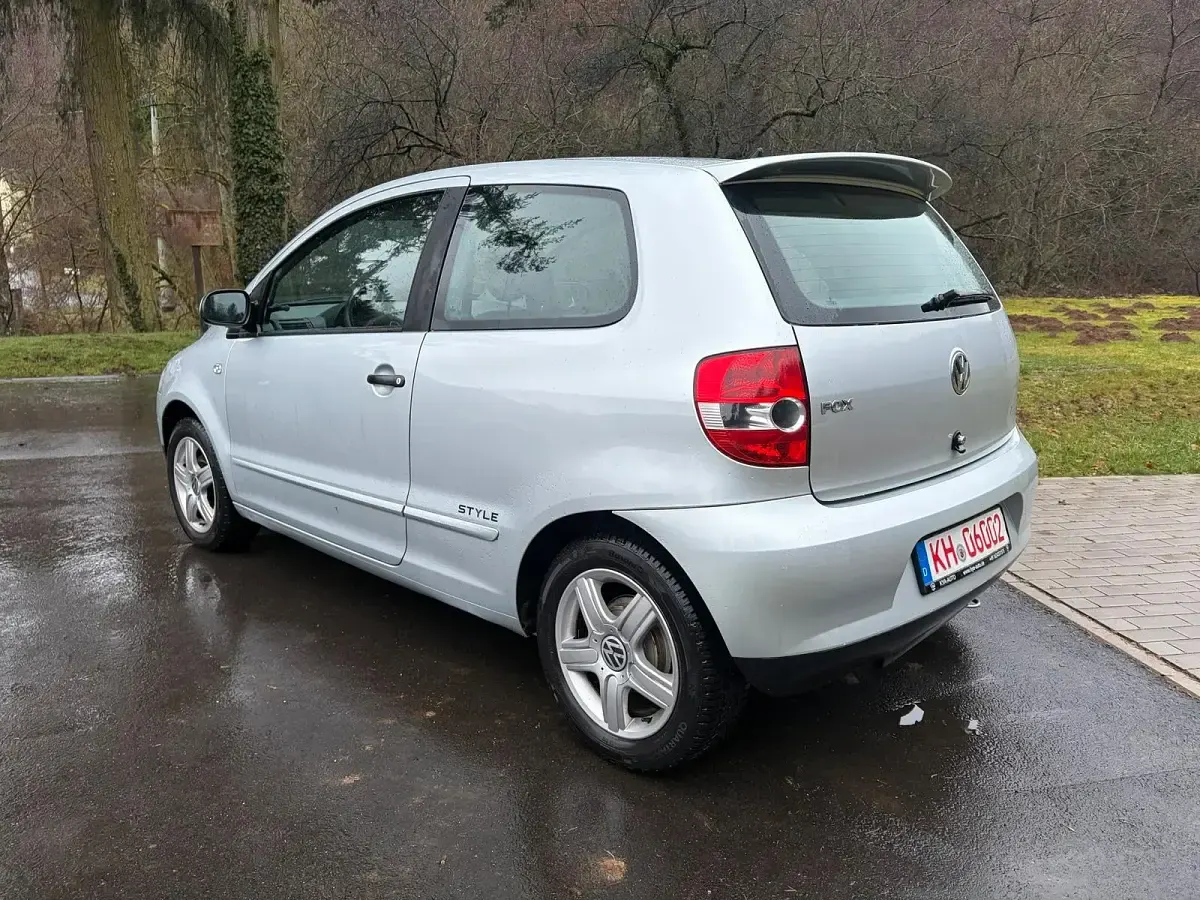 Gebraucht VW Fox 54 PS (39 kW) 2010 Silber Kleinwagen