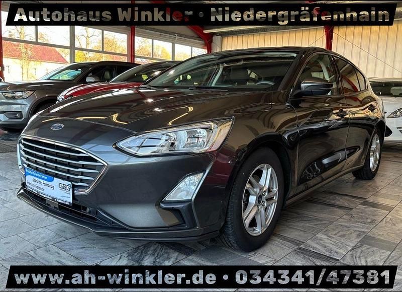 Grau Gebraucht 2018 Ford Focus Cool & Connect Limousine | 12.999 € (Guter Preis) - Bild 1/4
