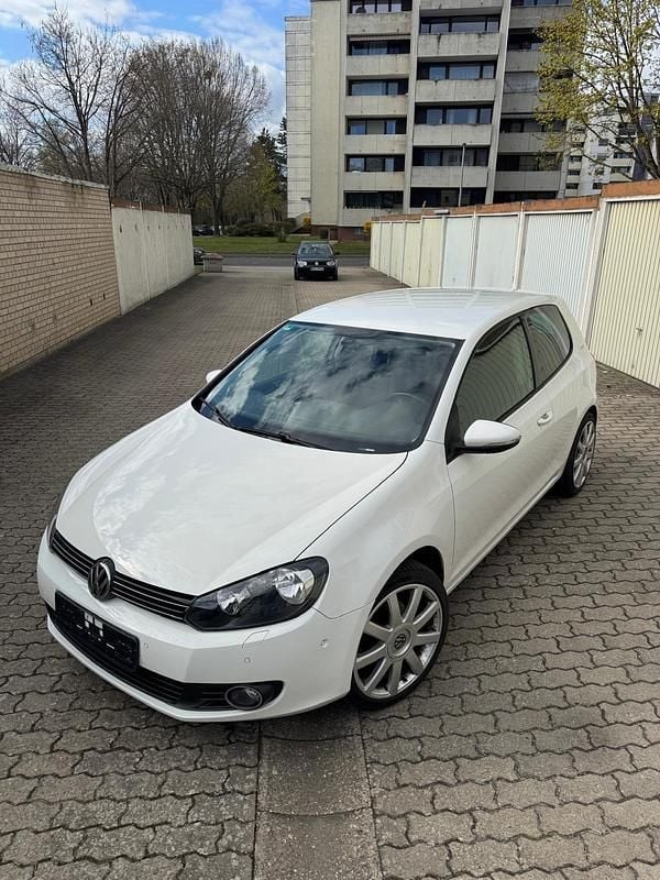 Gebraucht VW Golf VI Team 86 PS (63 kW) 2011 Weiß Kleinwagen