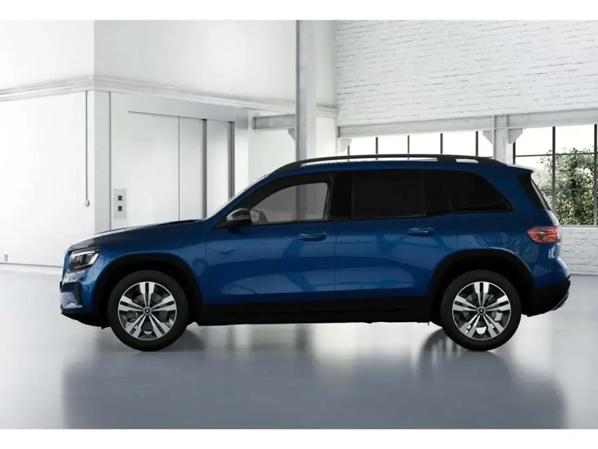 Gebraucht Mercedes GLB180 Advanced 116 PS (85 kW) 2025 Metalliclack spektralblau SUV