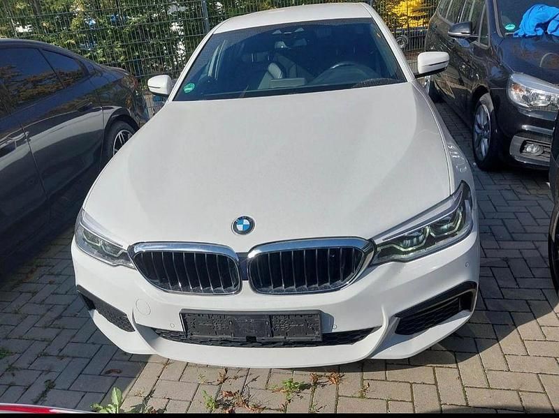 Weiß Gebraucht 2020 BMW 530 M Sport Limousine | 29.990 € (Fairer Preis) - Bild 1/4